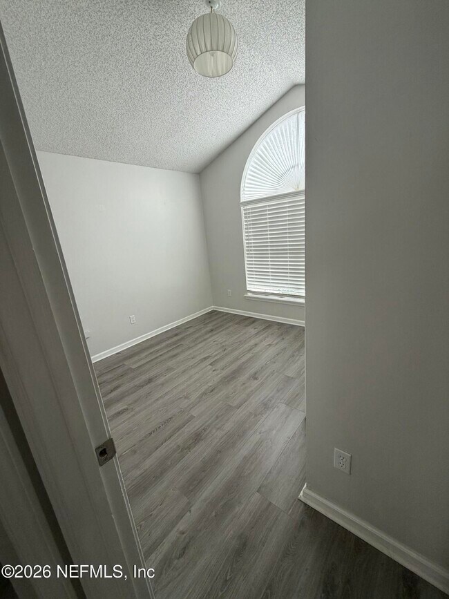 Building Photo - 286 Main St