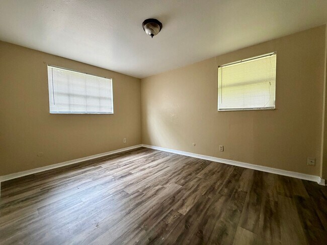 Building Photo - 1809 Richter Ln