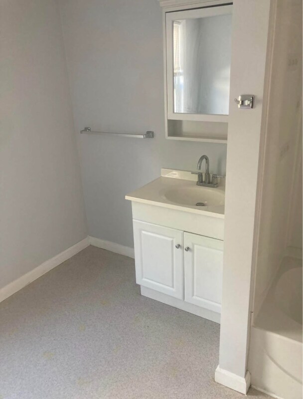 Building Photo - 29 Maple St