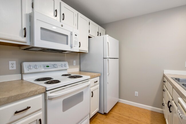 Building Photo - 20 Glengarry Dr