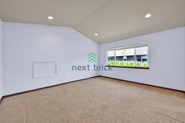 Building Photo - 4 BED & 2.5 SINGLE FAMILY HOUSE FOR RENT