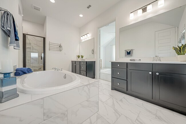 Building Photo - 210 W Netleaf Ct