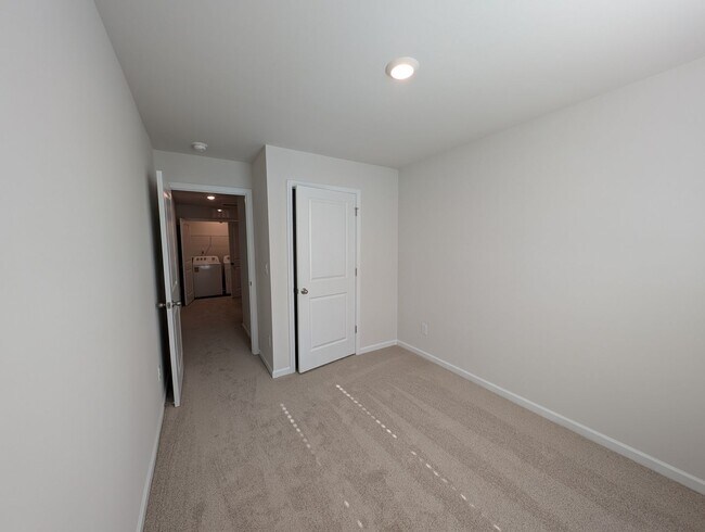 Building Photo - Gorgeous , New Townhome  located in Mallar...