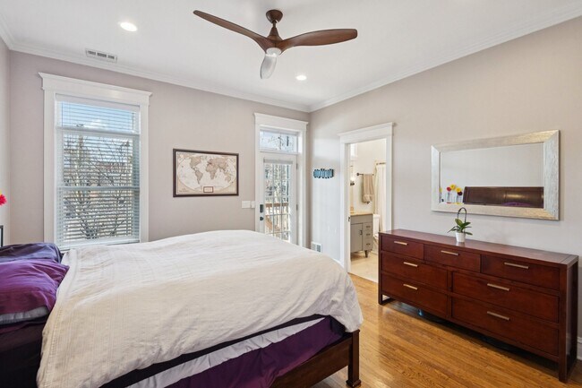 Building Photo - 2044 N Sheffield Ave