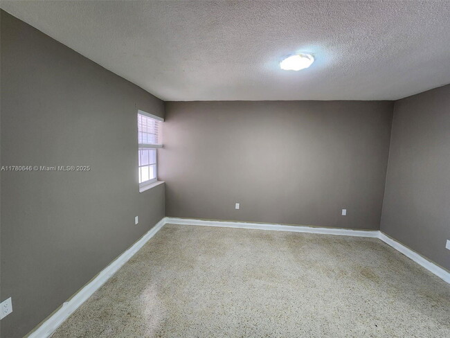 Building Photo - 2763 SW 32nd Ave