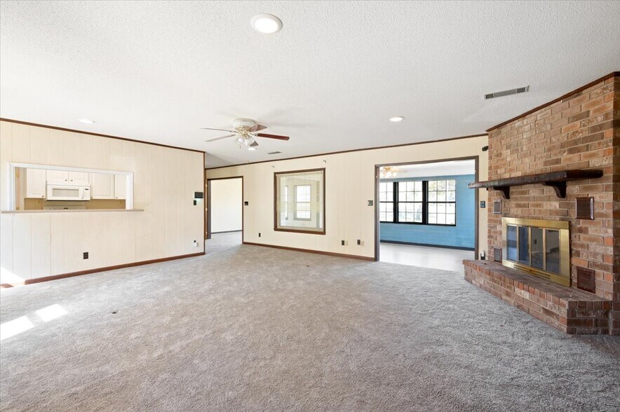 Building Photo - 248 S Topi Trl