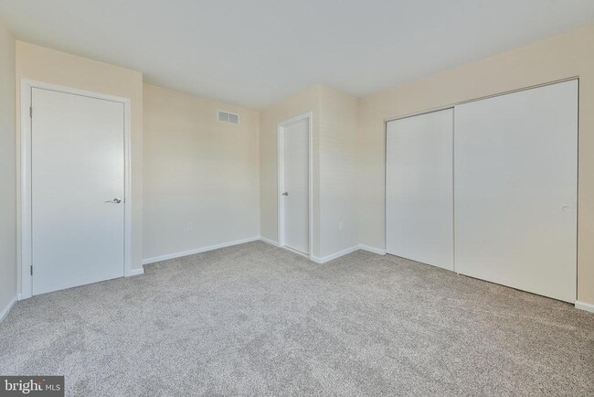 Building Photo - 702 Spice Bush