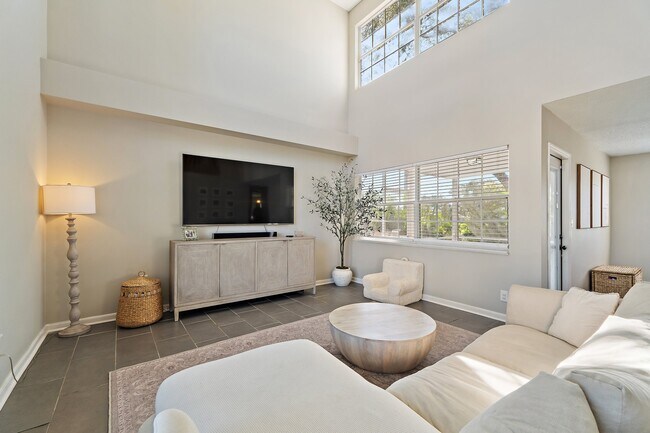 Building Photo - 18213 SE Fairview Cir