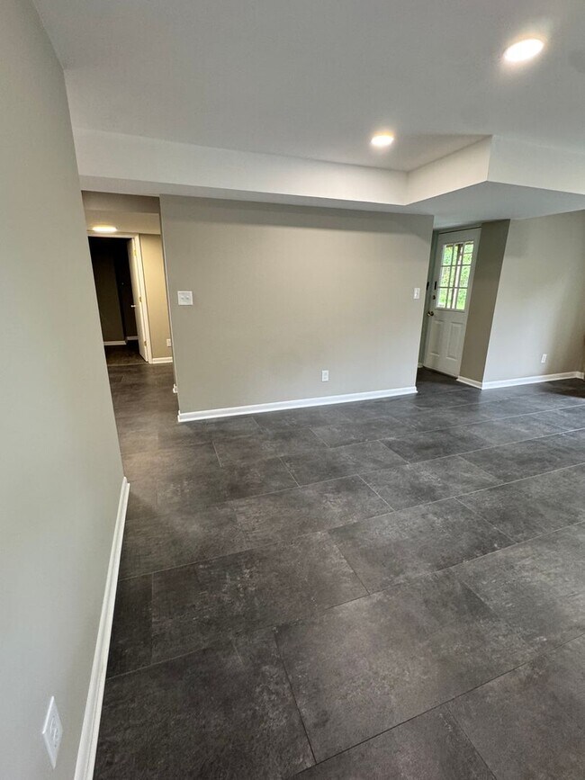 Building Photo - Spacious 4-Bedroom Home with 2 Kitchens | West Ann Arbor
