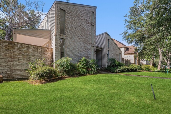 Building Photo - 4334 Lake Grove Dr