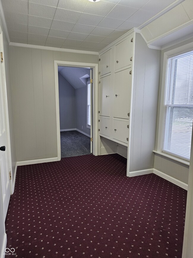 Building Photo - 335 W 4th St