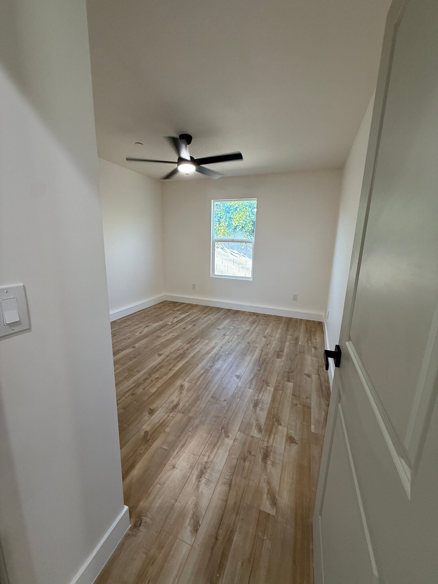 Building Photo - 4931 E San Rafael St