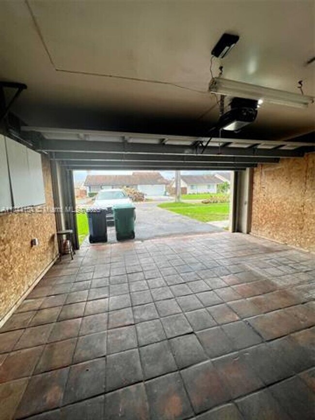 Building Photo - 10511 SW 145th Ct