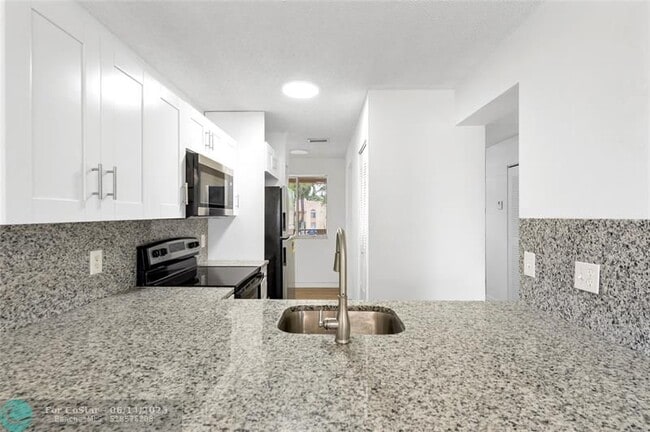 Building Photo - 1084 Coral Club Dr