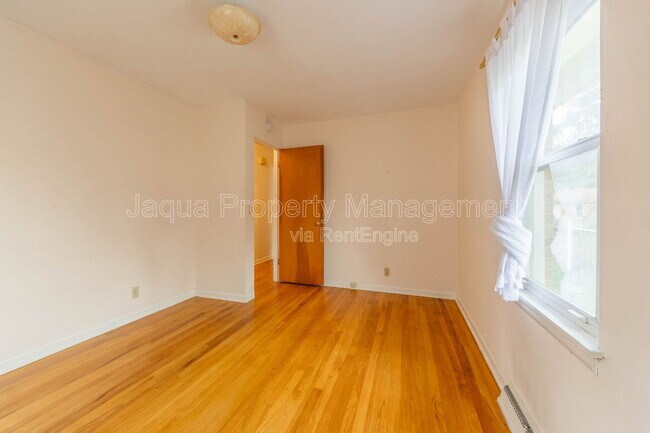 Building Photo - 2726 Applelane Ave