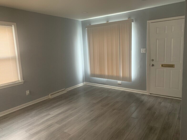 Living room - 11055 Chapp Ave