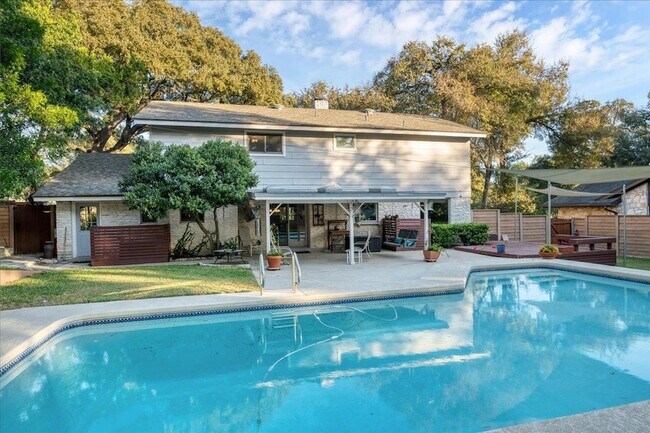 Building Photo - 9502 Castlewood Dr