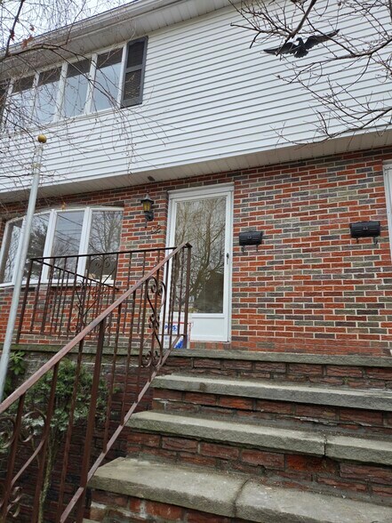 Primary Photo - 32 Forest St