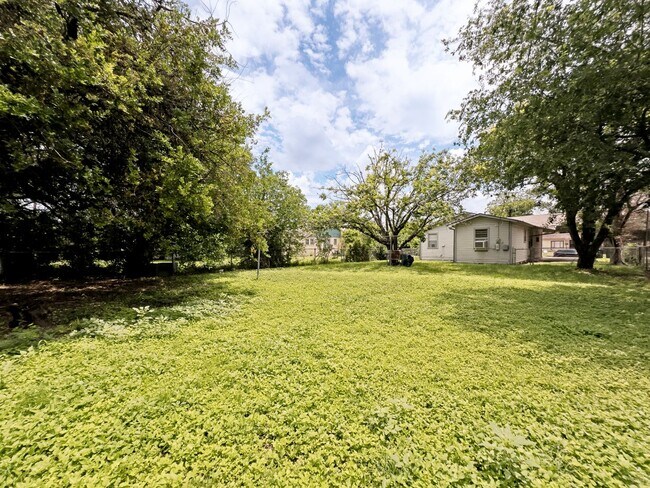 Building Photo - CHARMING DENVER HEIGHTS 3-BEDROOM