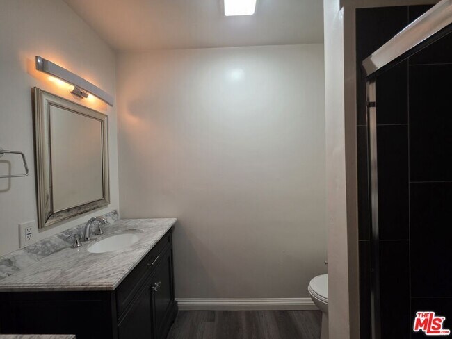 Building Photo - 517 N Francisca Ave