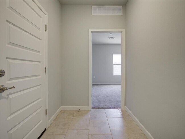 Building Photo - Corona de Tucson 4 Bedroom 2 Bathroom