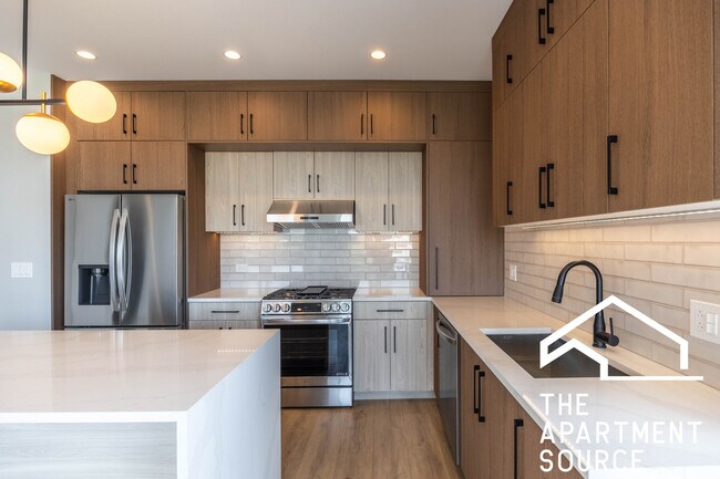 Building Photo - 2355 W Flournoy St