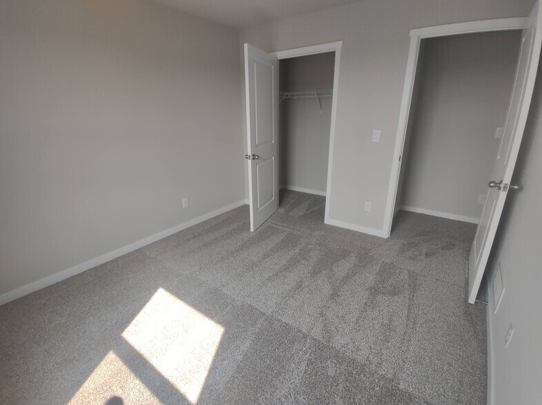Building Photo - 1104 Joshua Dr SE