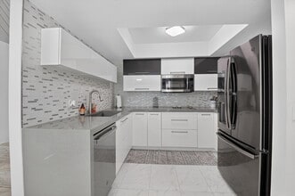 Building Photo - 4310 Village Dr