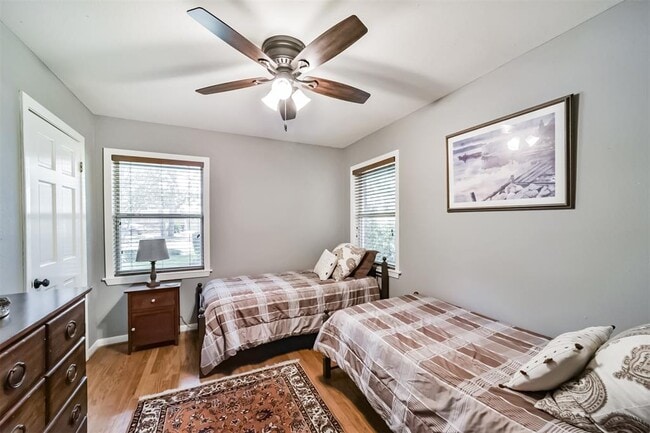 Building Photo - 9910 Pine Lake Dr