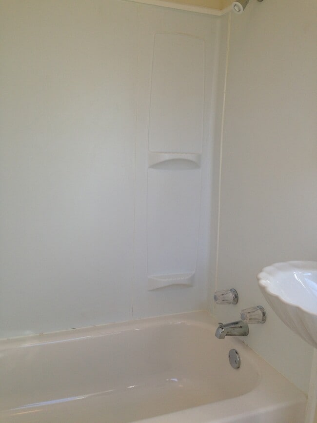 Building Photo - 206 Byron Hurst St