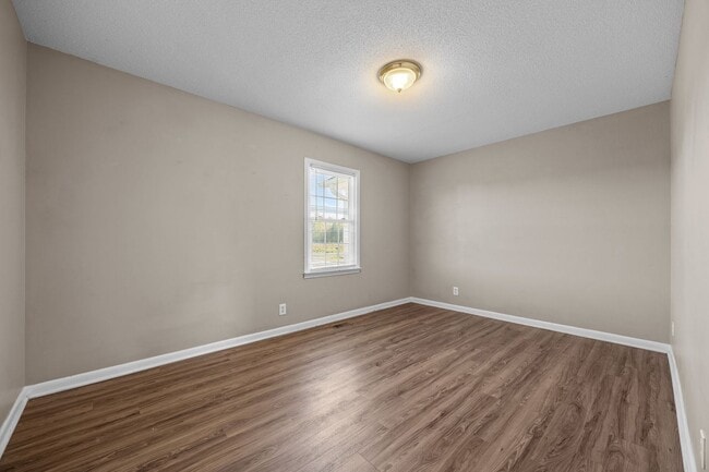 Building Photo - Lovely 3 bed 2 bath home located in Lillin...