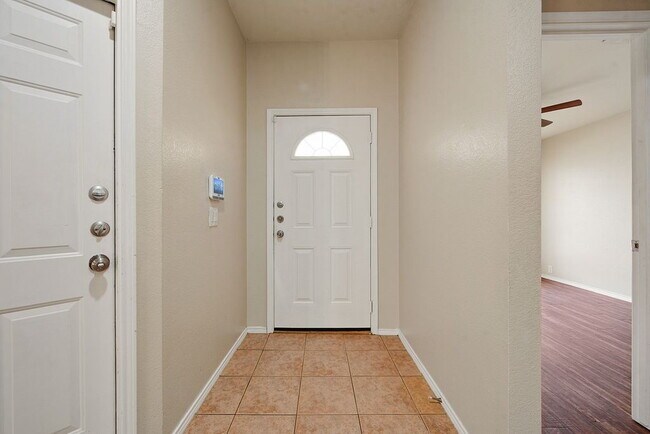Building Photo - 8420 Silverbell Ln