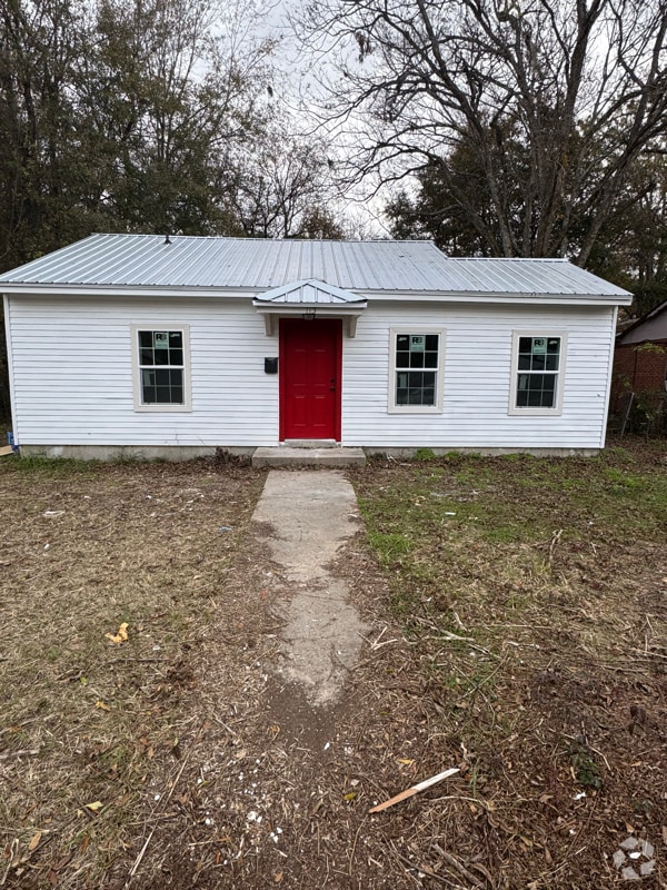 Building Photo - 113 Sanford St