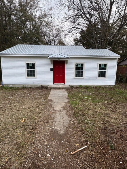 Primary Photo - 113 Sanford St