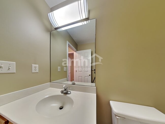 Building Photo - 1889 Bridle Path