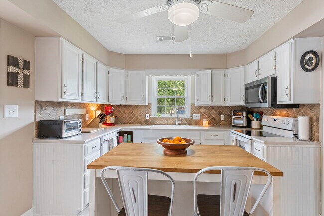 Building Photo - 431 Duckworth Dr