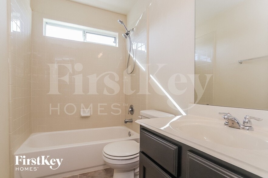 Building Photo - 16318 River Wood Ct