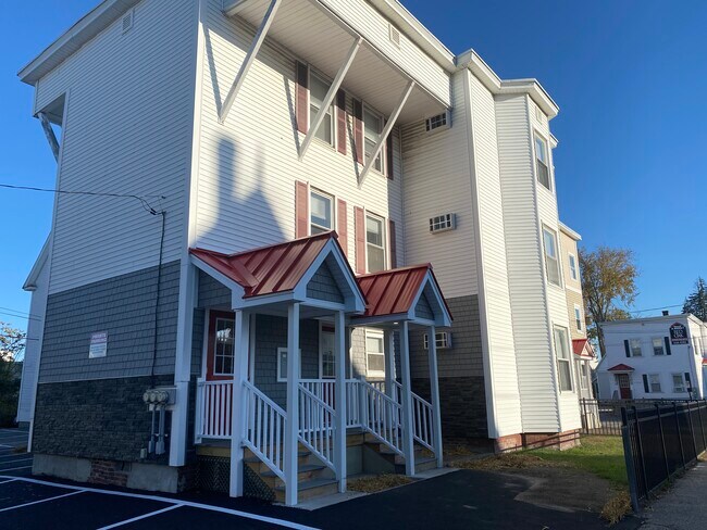 Easy access to downtown Manchester - Village on Second Street