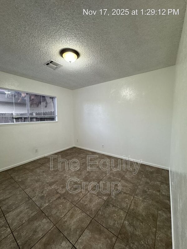 Building Photo - 2736 S Sallee St