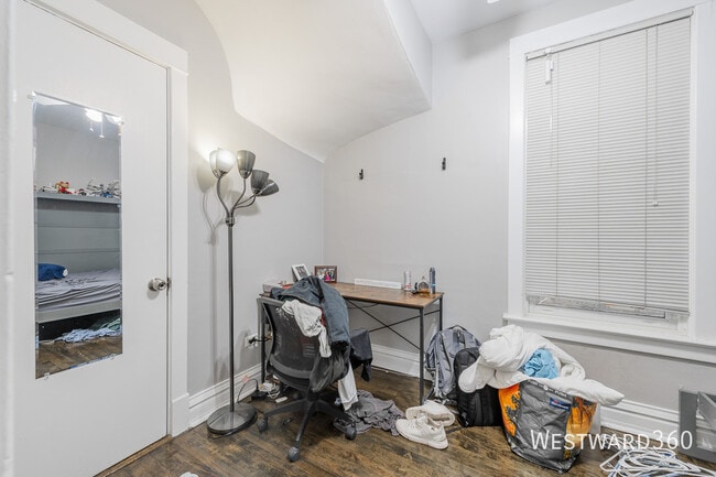 Building Photo - 3707 N Bosworth Ave