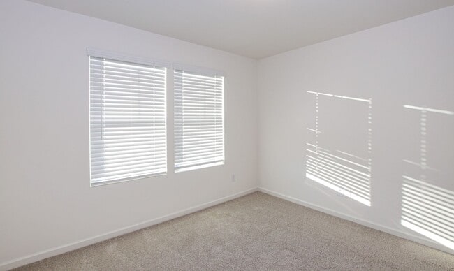 Building Photo - BEAUTIFUL 3BD/2.5BTH Townhome - Belmont - JULY MOVE IN