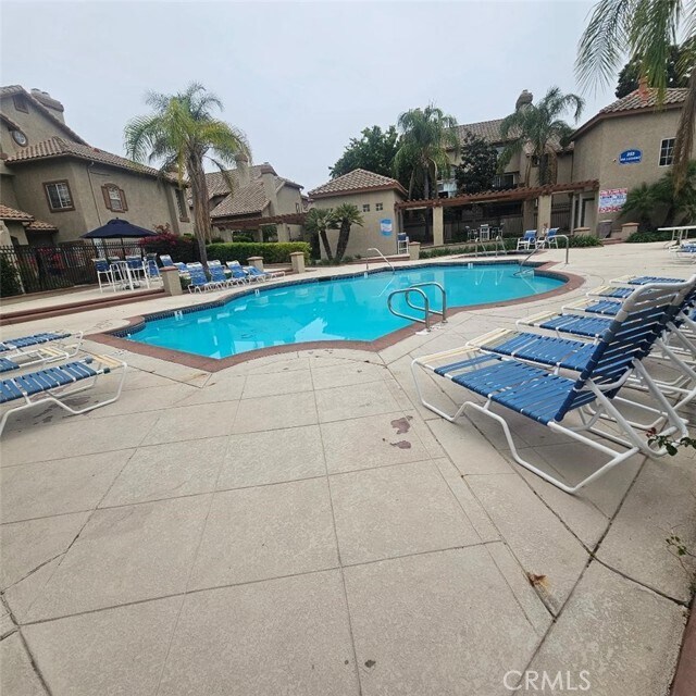 Building Photo - 2930 Vía Milano