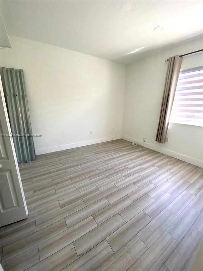 Building Photo - 8100 W 28th Ct