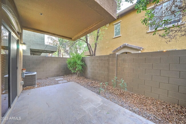 Building Photo - 2150 W Alameda Rd