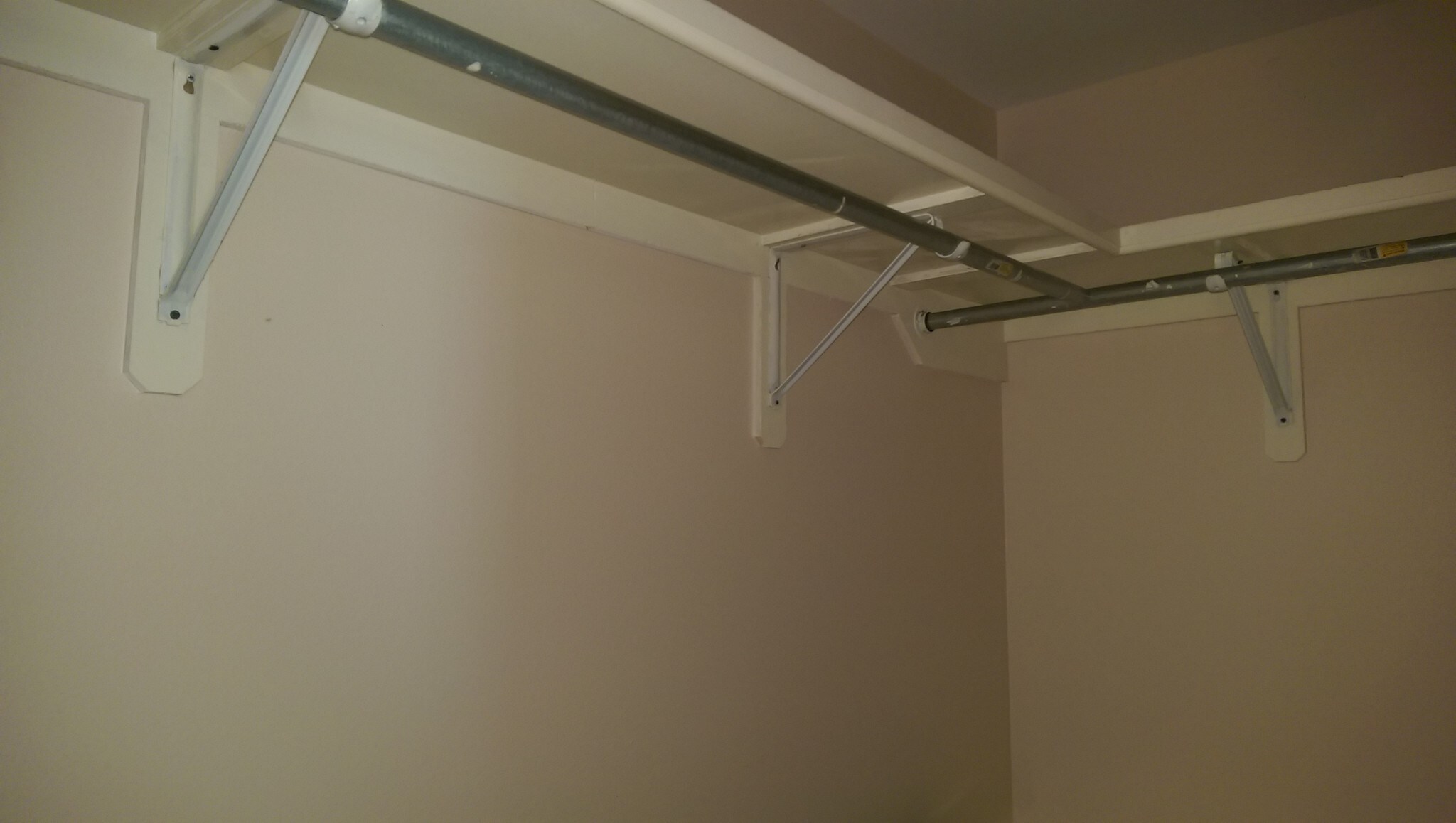 Building Photo - 825 W Bronze Dr