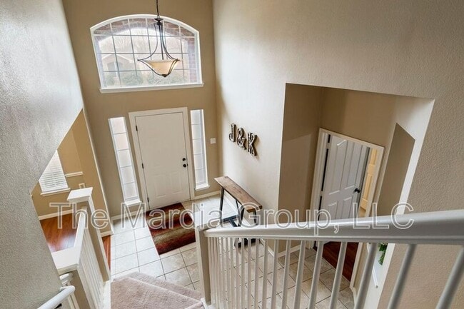 Building Photo - 3917 Creek Hollow Way