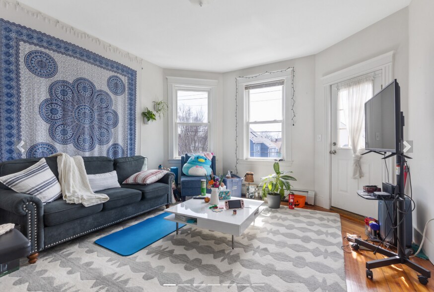 Primary Photo - 248 Summer St