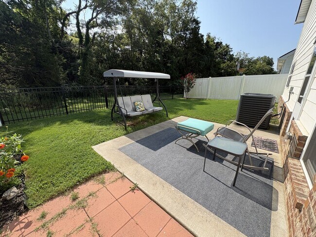 Building Photo - 2107 Barringer Ln