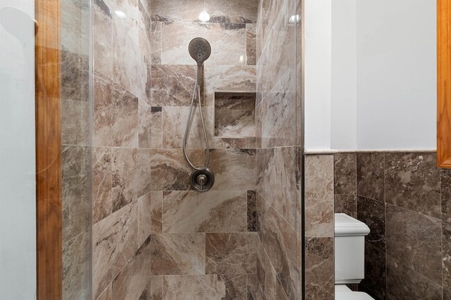 Building Photo - 14 Duer Pl