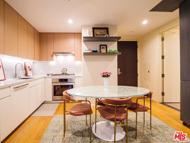 Building Photo - 877 Francisco St